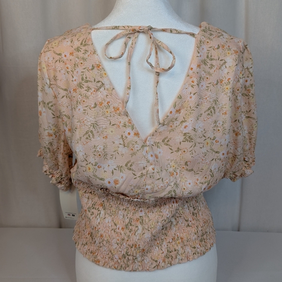 Madden Girl Ditsy Peach Floral Smocked V Neck Puff Sleeve Blouse - Picture 6 of 10